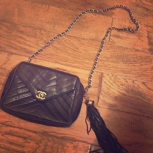 Chanel leather shoulder bag